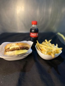 Combo X-burguer + Batata + Coca 200ml